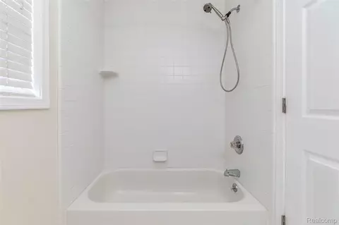 Bath - 2723 Grayson St, Ferndale, MI 48220 photo 3 of 3