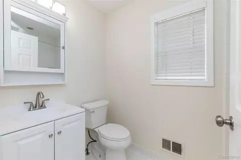 Bath - 2723 Grayson St, Ferndale, MI 48220 photo 2 of 3