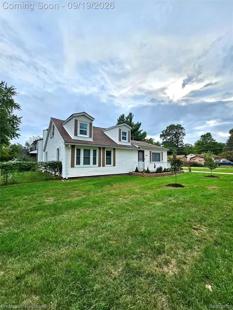 35621 Florence St, Westland, MI 48185