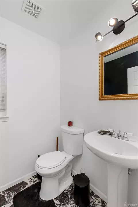 Bath - 3521 Whitaker Dr, Melvindale, MI 48122 photo 2 of 6