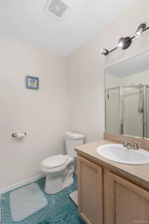 Bath - 3521 Whitaker Dr, Melvindale, MI 48122 photo 6 of 6