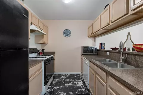 Kitchen - 3521 Whitaker Dr, Melvindale, MI 48122 photo 1 of 2
