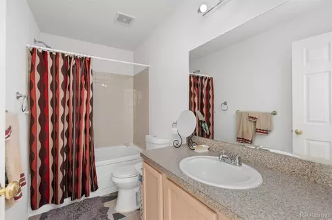 Bath - 3521 Whitaker Dr, Melvindale, MI 48122 photo 3 of 6
