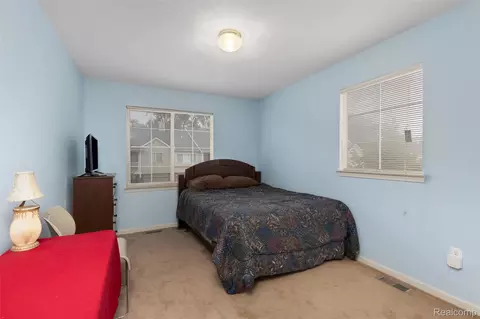 Bedroom - 3521 Whitaker Dr, Melvindale, MI 48122 photo 2 of 4