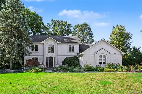31888 Bristol Ln, Farmington Hills, MI 48334