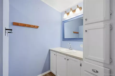 Bath - 5486 Spring Creek Dr, Howell, MI 48843 photo 1 of 3