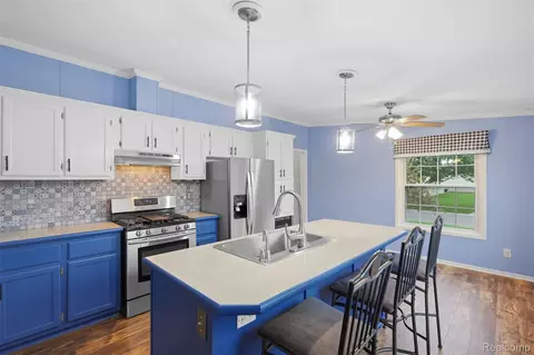 Kitchen - 5486 Spring Creek Dr, Howell, MI 48843 photo 2 of 5