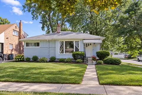 23400 Rensselaer St, Oak Park, MI 48237