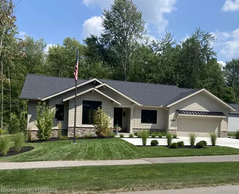 3440 N Squirrel Rd, Auburn Hills, MI 48326