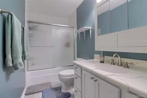 Bath - 565 N Roessler St, Monroe, MI 48162 photo 1 of 2