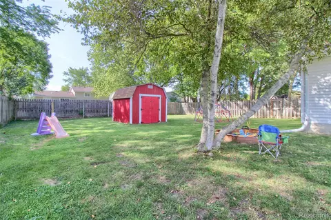 Exterior - 565 N Roessler St, Monroe, MI 48162 photo 5 of 6