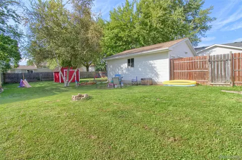 Exterior - 565 N Roessler St, Monroe, MI 48162 photo 3 of 6