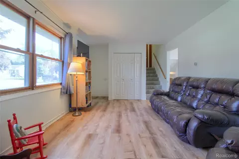Living - 565 N Roessler St, Monroe, MI 48162 photo 1 of 2