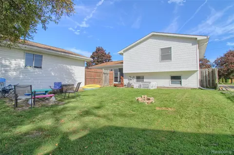 Exterior - 565 N Roessler St, Monroe, MI 48162 photo 2 of 6