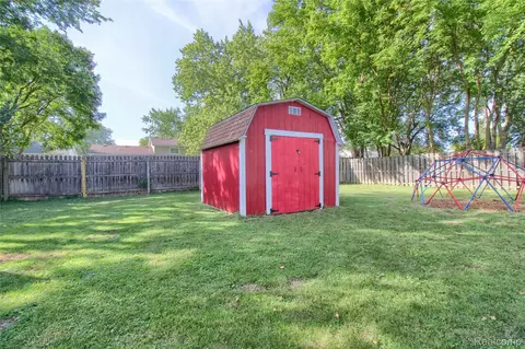 Exterior - 565 N Roessler St, Monroe, MI 48162 photo 4 of 6