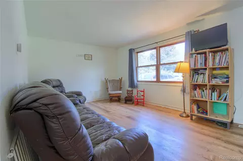 Living - 565 N Roessler St, Monroe, MI 48162 photo 2 of 2