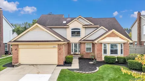 22291 Churchview Dr, Woodhaven, MI 48183