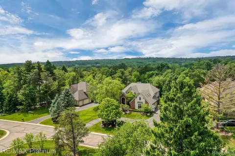 7256 Forest Way, Genoa, MI 48116