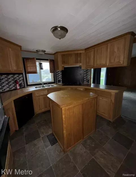 Kitchen - 5552 Cherokee Bnd, Genoa, MI 48843 photo 2 of 2