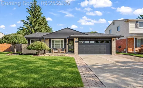 29510 Lyndon St, Livonia, MI 48154
