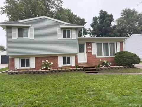 5348 Winshall Dr, Swartz Creek, MI 48473