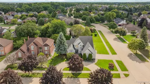 4830 Homestead Dr, Sterling Heights, MI 48314