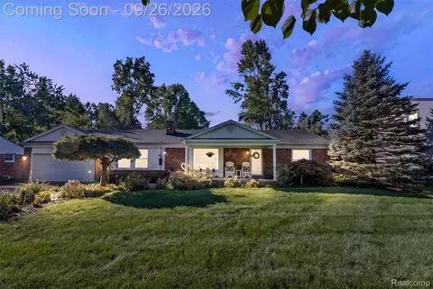 411 Maplehill Rd, Rochester Hills, MI 48306