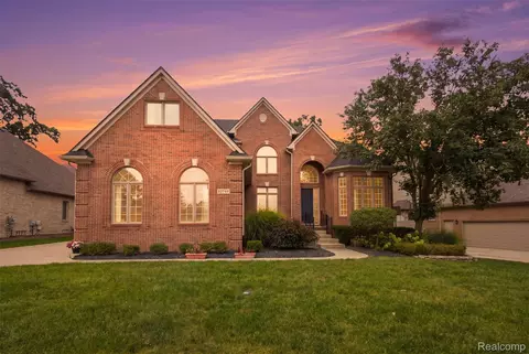 55744 Lancewood Dr, Shelby Township, MI 48316