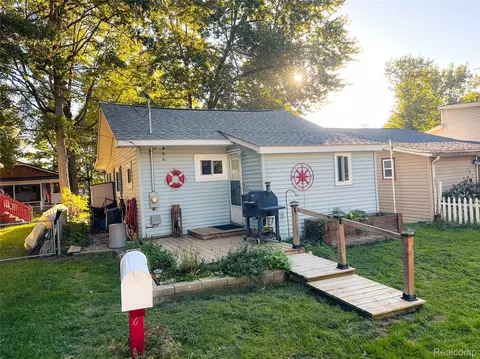 187 Poplar Dr, Deerfield, MI 48421