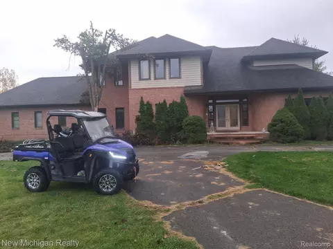 11082 Blaine Rd, Brighton, MI 48114