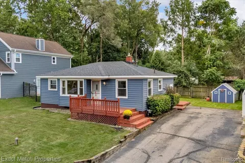 6639 Buckland Ave, West Bloomfield, MI 48324