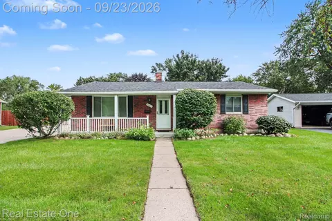3602 Percy King Rd, Waterford, MI 48329