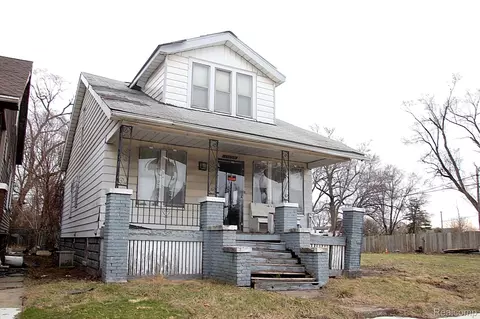 17138 Eureka St, Hamtramck, MI 48212 photo 2