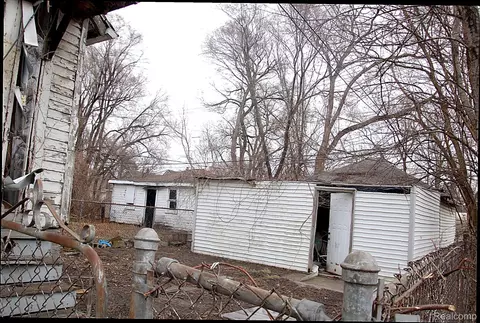 17138 Eureka St, Hamtramck, MI 48212 photo 5