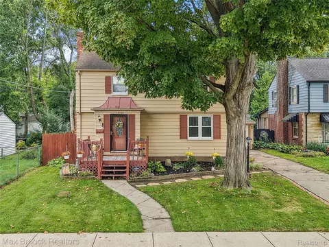 19782 Sumner, Redford, MI 48240