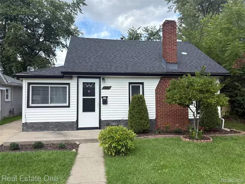 16228 Kirkshire Ave, Beverly Hills, MI 48025