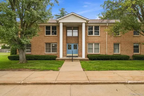 275 Maywood St #10, Marysville, MI 48040