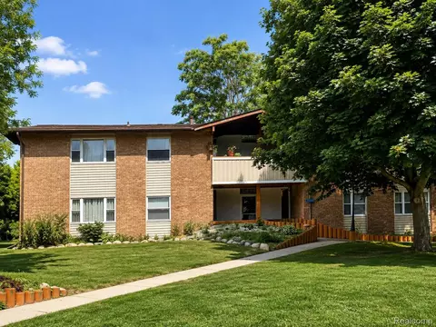 29589 W Jefferson Ave S #16, Gibraltar, MI 48173