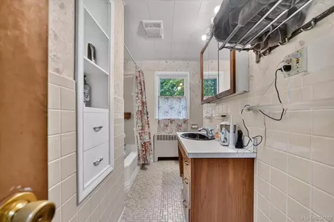 Bath - 1730 Haslett Rd, Meridian, MI 48840 photo 3 of 3