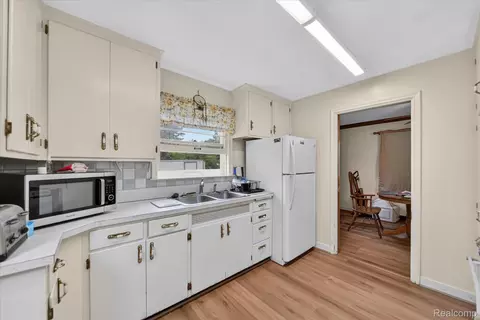 Kitchen - 1730 Haslett Rd, Meridian, MI 48840 photo 4 of 5