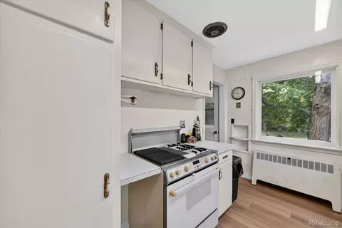 Kitchen - 1730 Haslett Rd, Meridian, MI 48840 photo 3 of 5