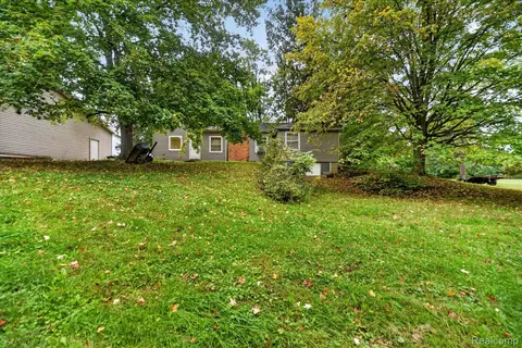 Exterior - 1730 Haslett Rd, Meridian, MI 48840 photo 3 of 5