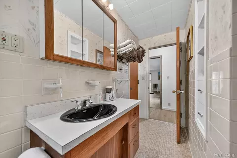 Bath - 1730 Haslett Rd, Meridian, MI 48840 photo 1 of 3