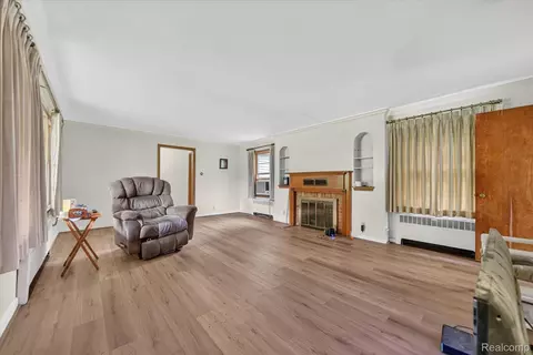 Living - 1730 Haslett Rd, Meridian, MI 48840 photo 3 of 3