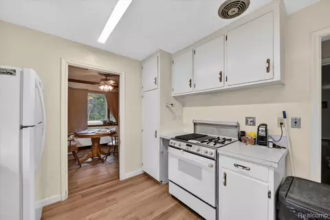 Kitchen - 1730 Haslett Rd, Meridian, MI 48840 photo 5 of 5