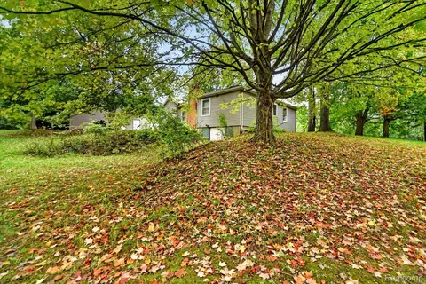 Exterior - 1730 Haslett Rd, Meridian, MI 48840 photo 4 of 5