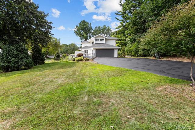 6552 Orion Rd, Rochester Hills, MI 48306