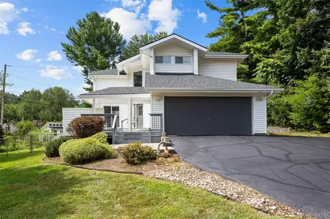 6552 Orion Rd, Rochester Hills, MI 48306