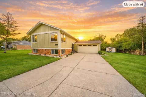 24300 Springbrook Dr, Farmington Hills, MI 48336