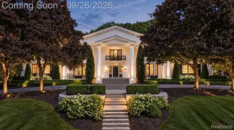 477 Dunston Rd, Bloomfield Hills, MI 48304